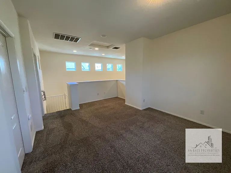 626 W Lisbon Ln — Photo 11