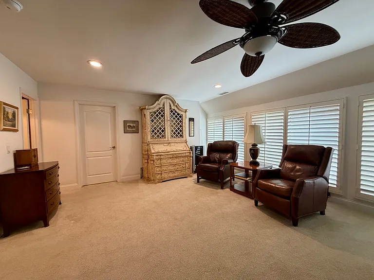 16397 Forest Hills Ln — Photo 17