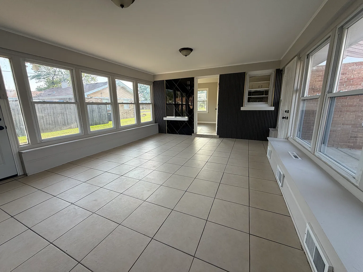 3 bed, 1200 sqft, $3,000 — Photo 3