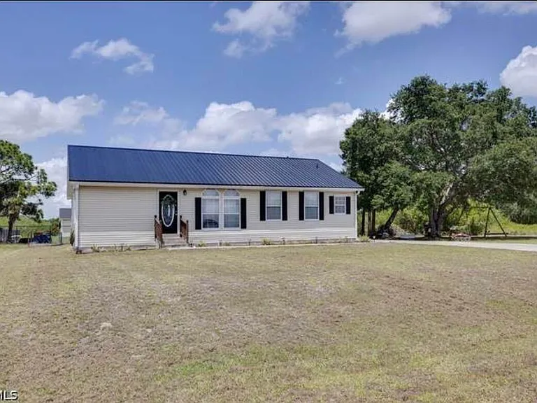 2040 S Montana Cir — Photo 1