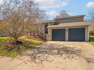 321 Cattleman Trl, Lawrence, KS 66049