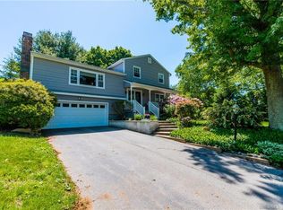 5 Coolidge Ct, Waterford, CT 06385