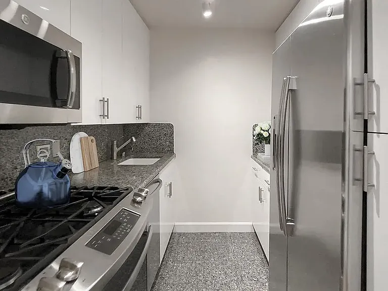 1675 York Ave #32C — Photo 3