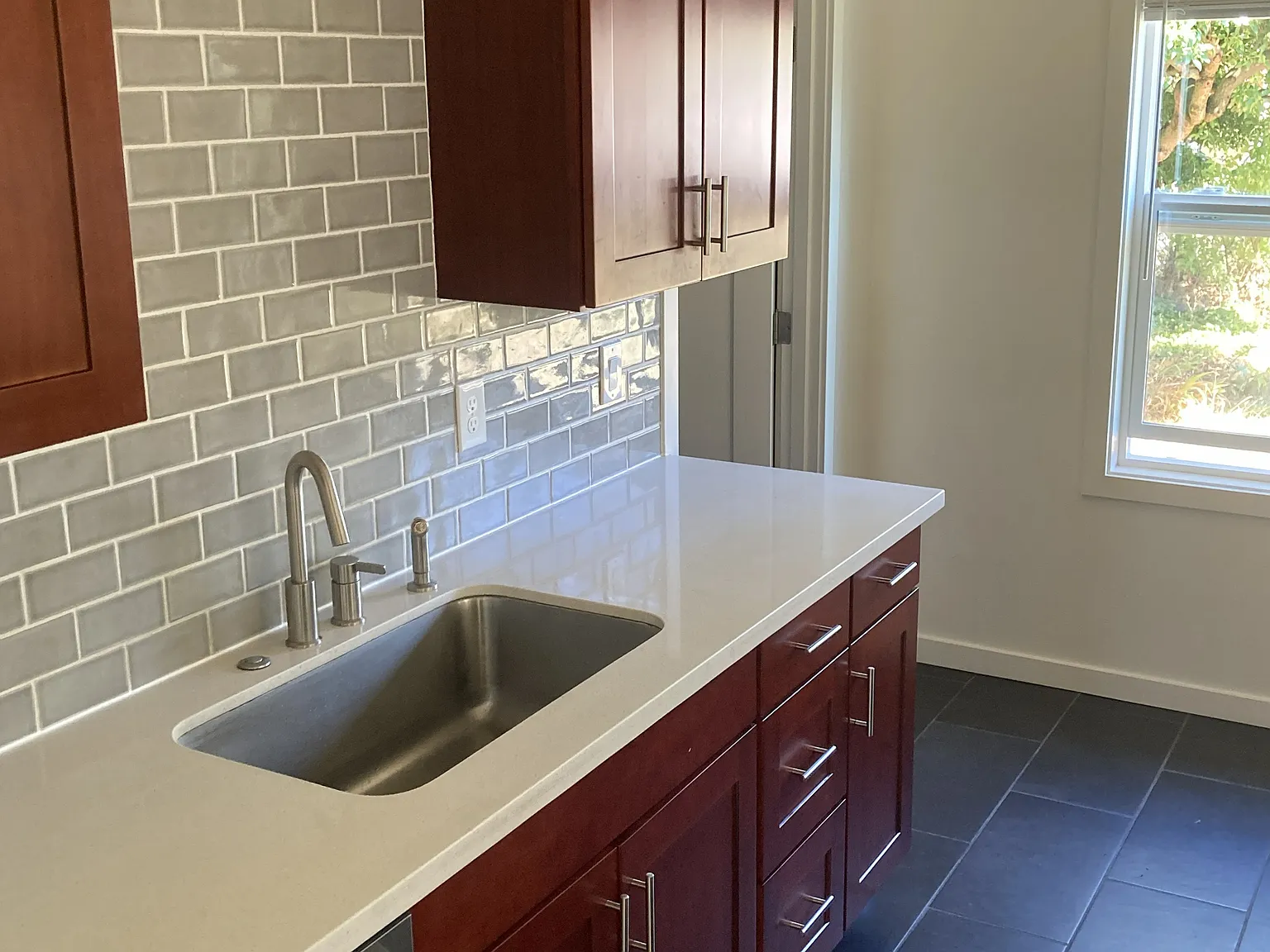 2 bed, 870 sqft, $2,400 — Photo 2