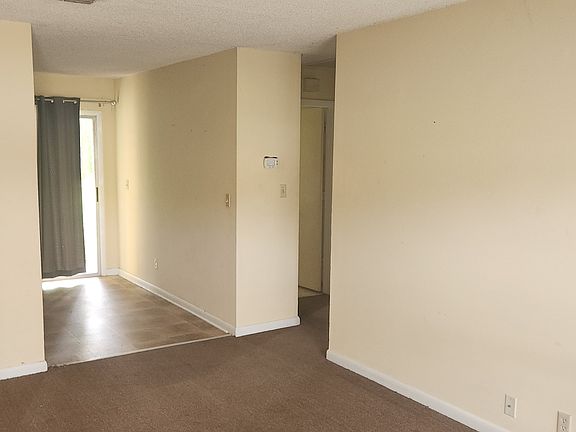 3rd image of 303 Oleander Dr