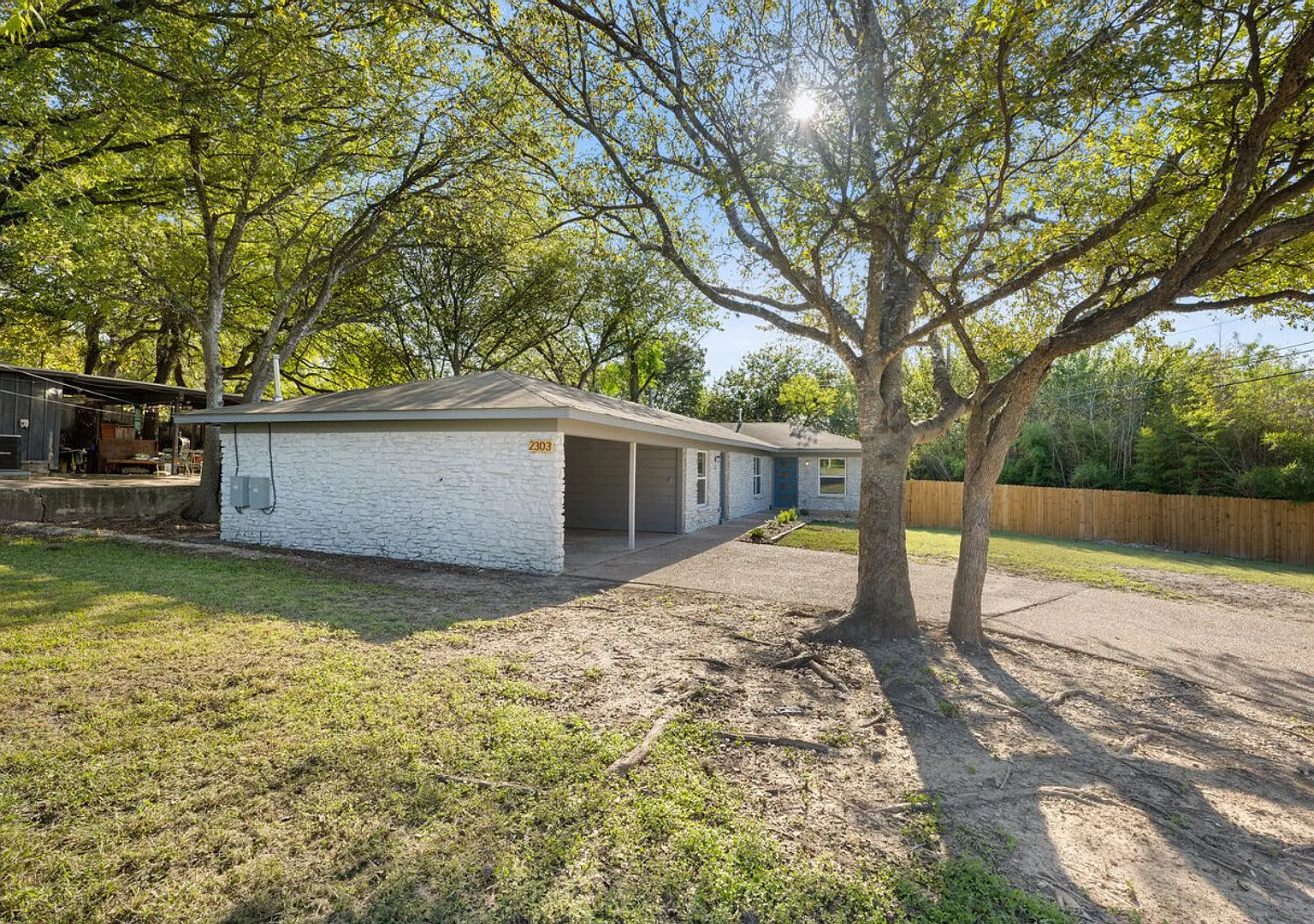 2303 Metcalfe Rd — Photo 3