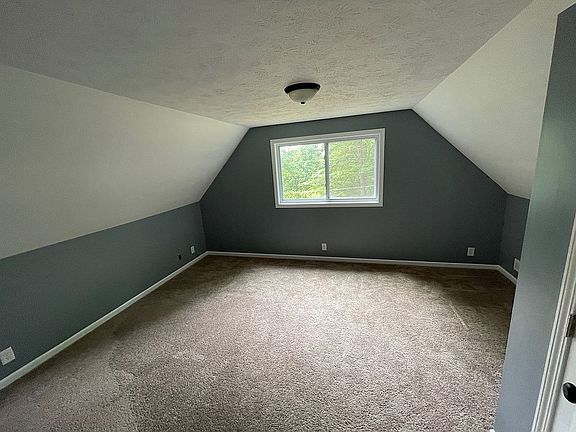 3rd image of 12773 Lakeview Dr NE