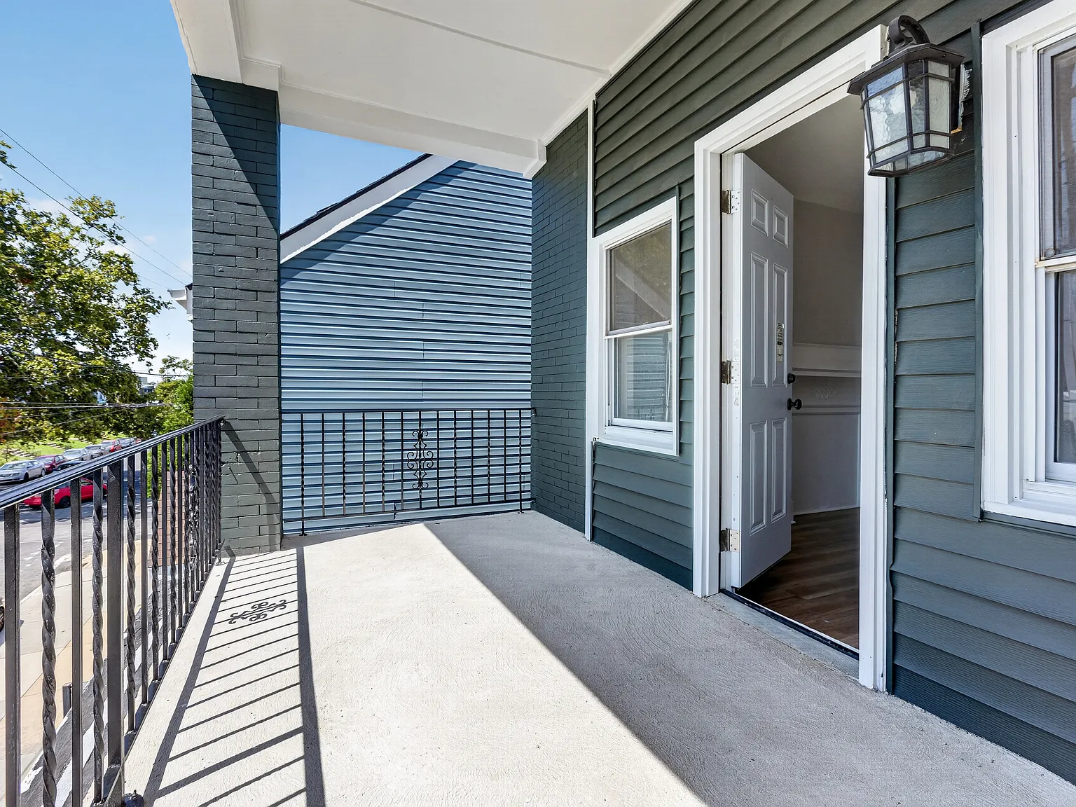 2 bed, 1015 sqft, $1,550 — Photo 2
