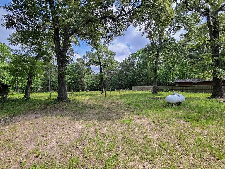 20284 Forest Woods Ln — Photo 37