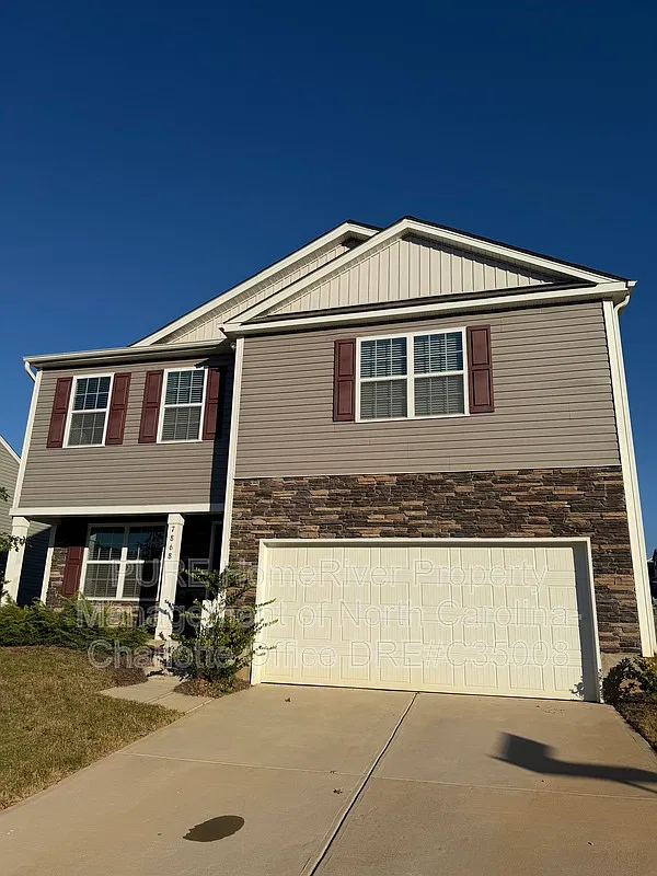 3 bed, 2.5 bath, 2164 sqft, $2,150 — Photo 2