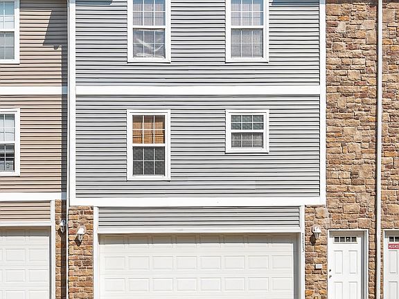 2nd image of 1113 Redstone Ln