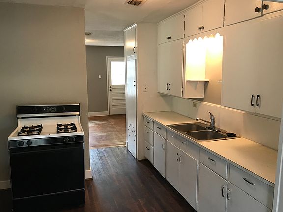 5th image of 203 Pine St