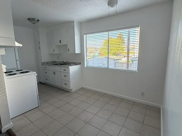 dining room & breakfast nook