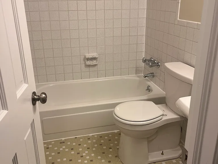 2568 Elmwood Ave #7 — Photo 12