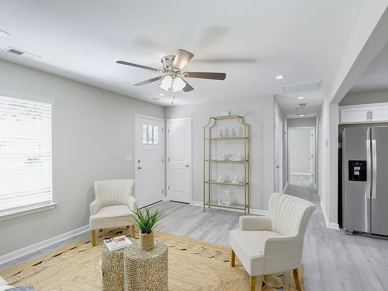122 Thompson St — Photo 15