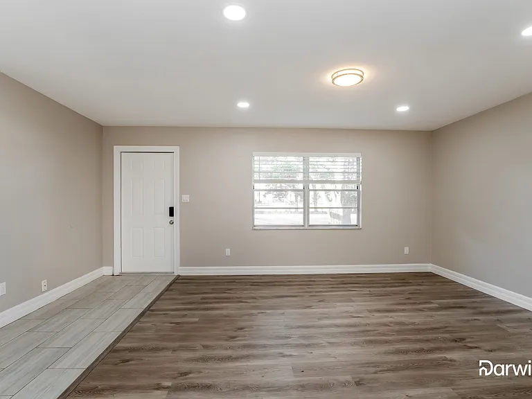 7132 Brookside Trl — Photo 5
