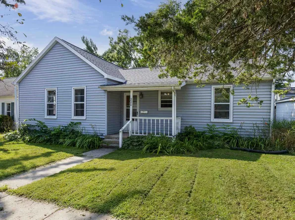 220 W Emmett St, Portage, WI 53901