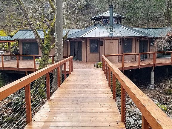 New, reinforced bridge, deck