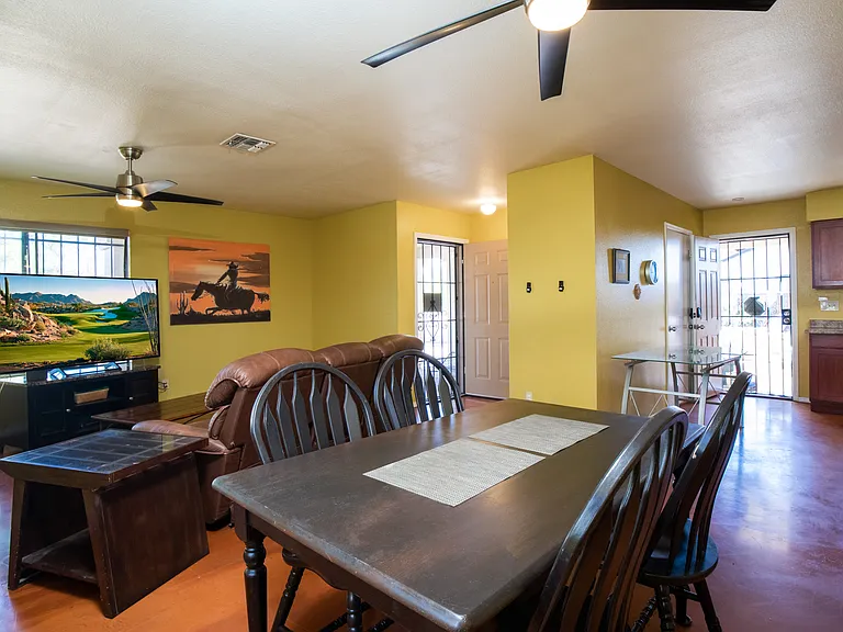 1327 E Pierce St — Photo 21