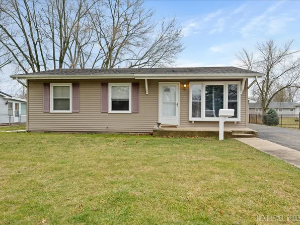 814 E 6th St, Sandwich, IL 60548