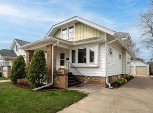 900 Romayne Ave, Racine, WI 53402