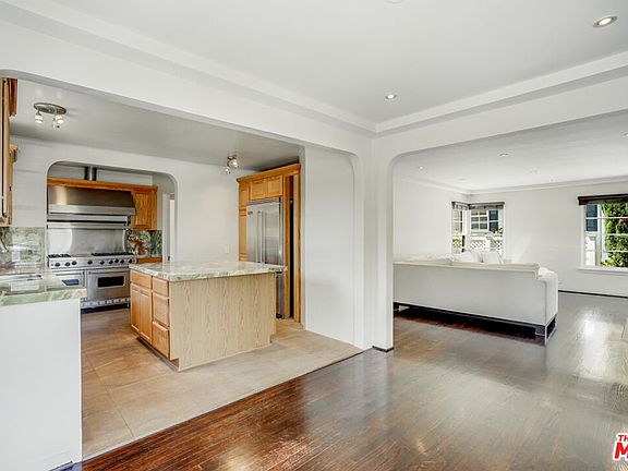 5th image of 2128 Ashland Ave