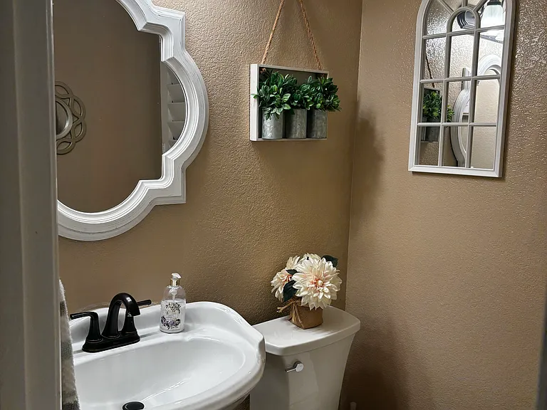 25 Santa Monica St — Photo 24