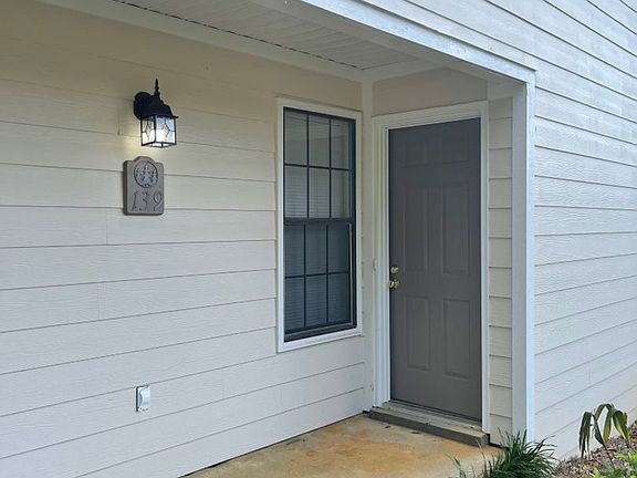 3rd image of 139 Cedar Ct