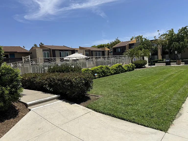 3454 Castle Glen Dr #1 — Photo 11