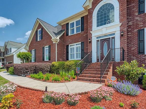 3rd image of 5780 Dovnick Dr
