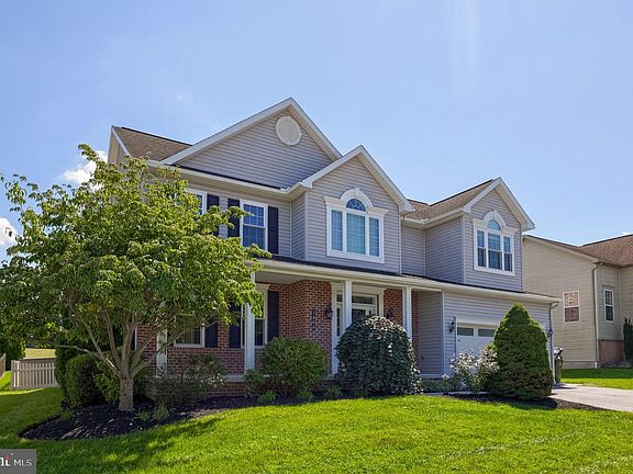 3rd image of 1404 Farm Cross Way