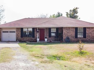 209 Lakeway Dr, Waxahachie, TX 75165
