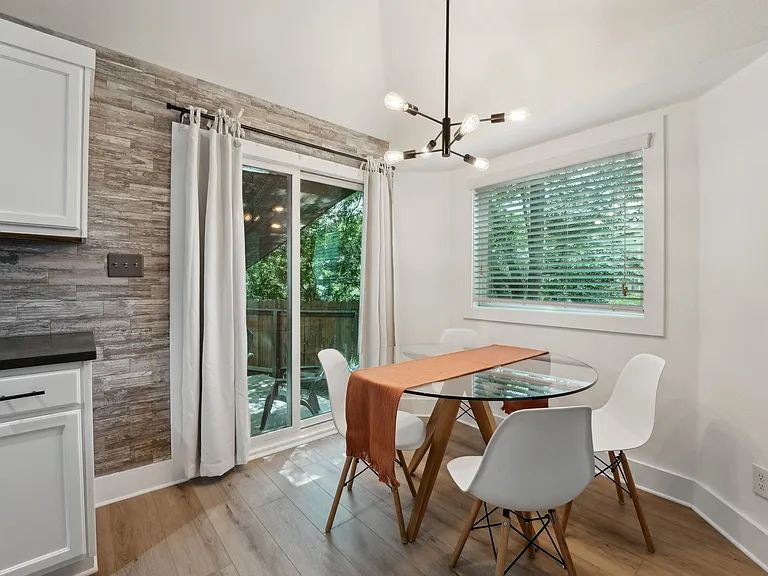 1620 Rosewood Ct — Photo 8
