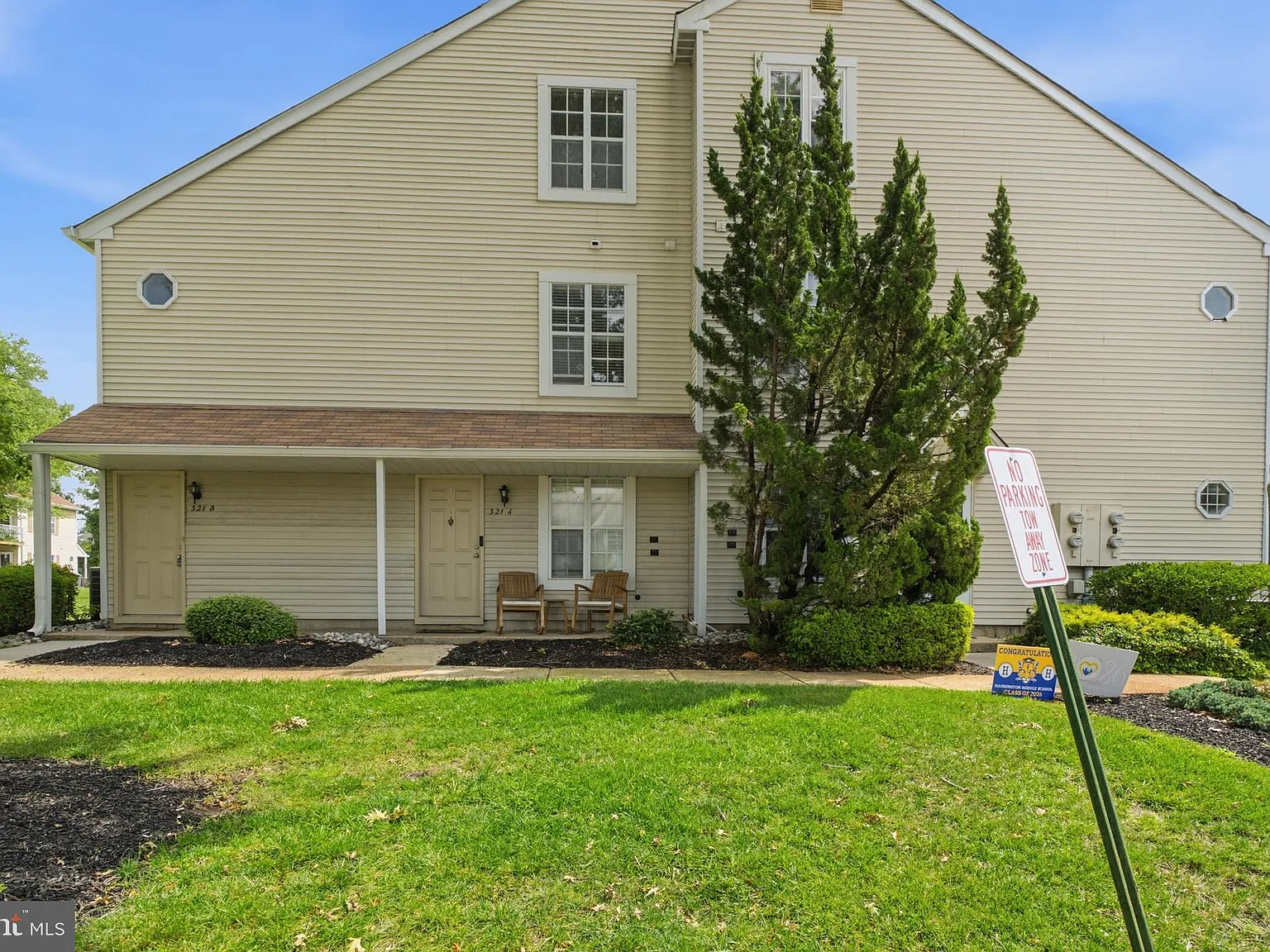 2 bed, 1336 sqft, $2,400 — Photo 1
