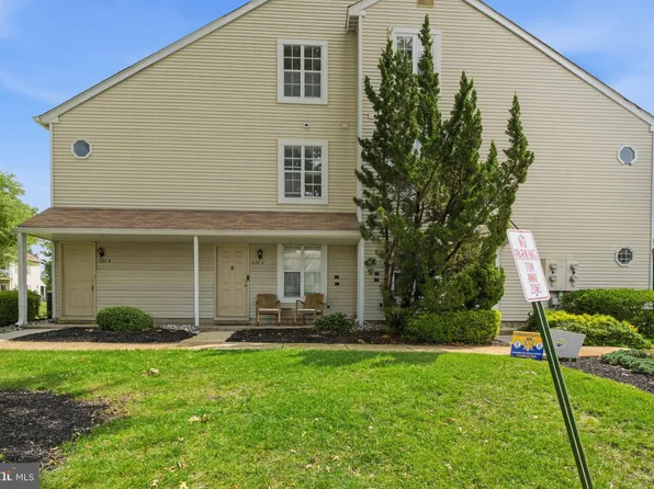 321B Delancey Pl #B, Mount Laurel, NJ 08054