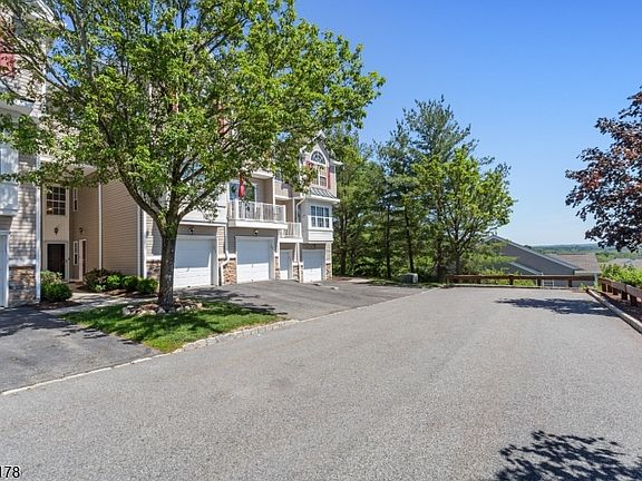 2nd image of 169 Vista Ter