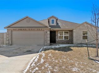 1402 Chert Cir, Noble, OK 73068