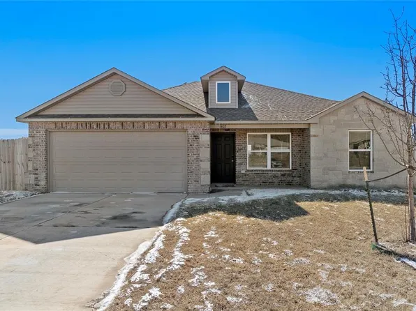 1402 Chert Cir, Noble, OK 73068