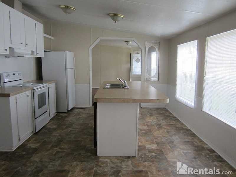 1st image of 402 River Point Dr
