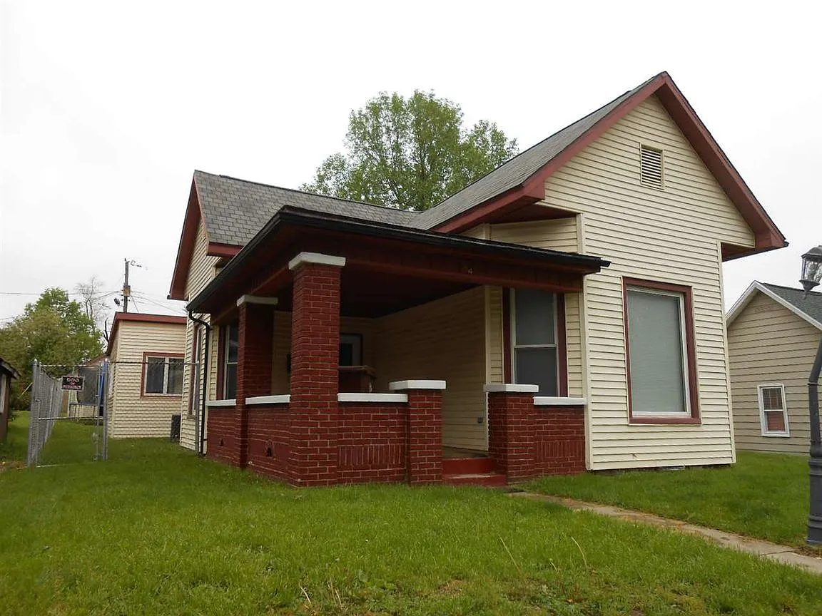 314 E Oak St photo 1