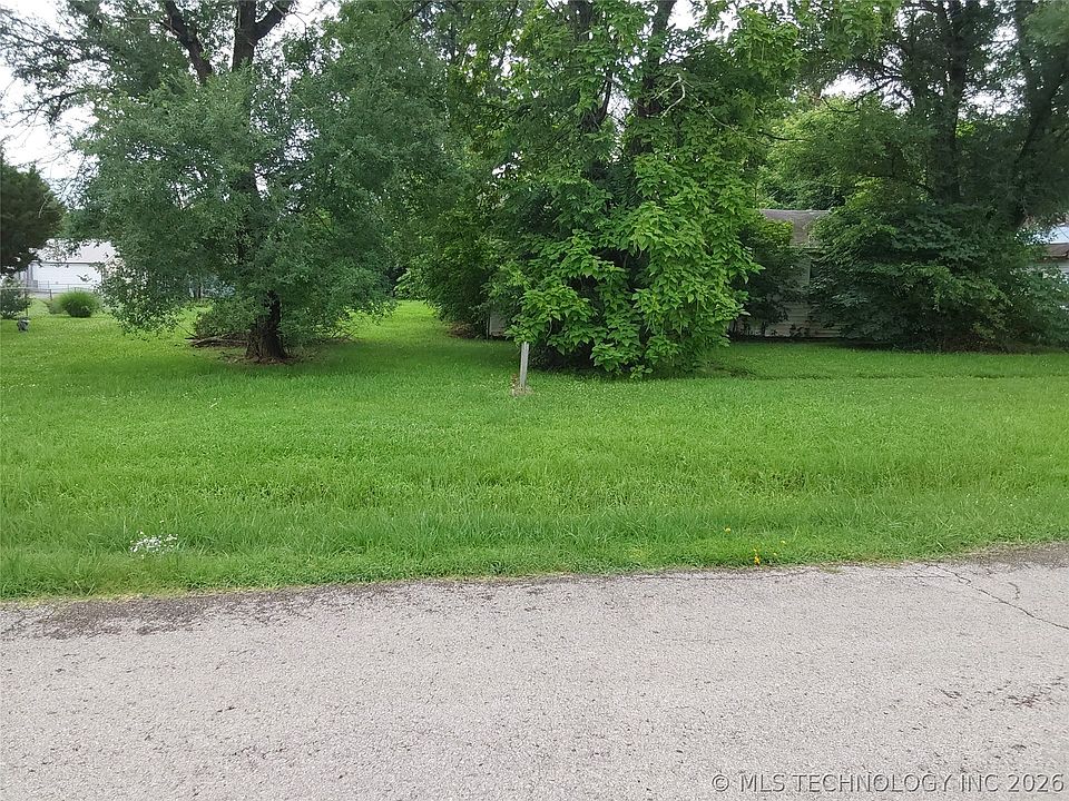 2nd image of 514 Maple St