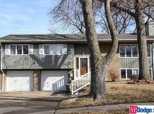 1109 Surrey Rd, Papillion, NE 68046