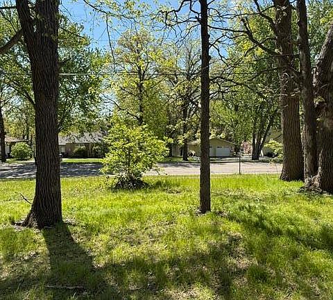 4th image of 900 Lindbergh Dr S