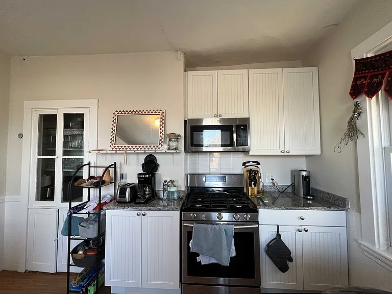Cherry St — Photo 6