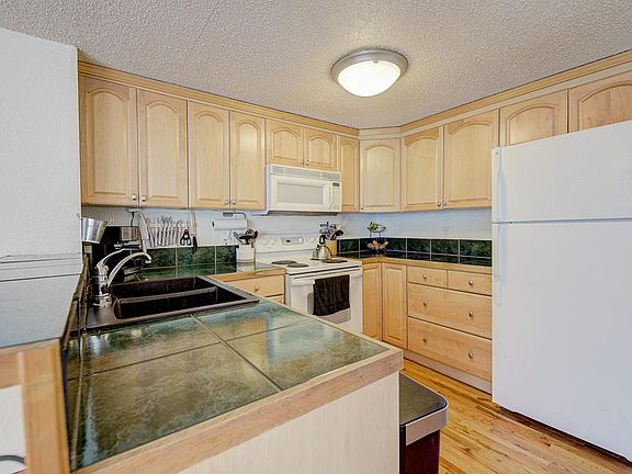 4th image of 155 S Pennsylvania St APT 207