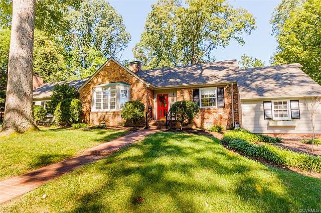 1st image of 831 Arlington Cir