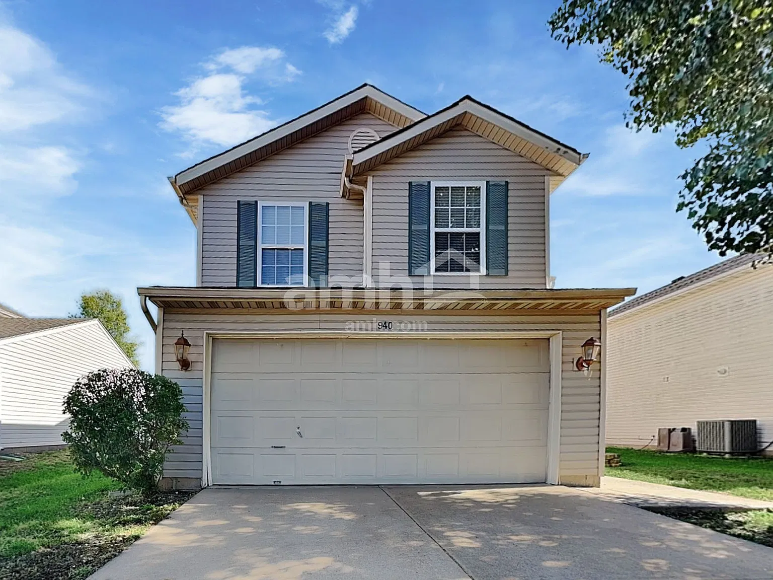 4 bed, 2.5 bath, 2000 sqft, $2,415 — Photo 1