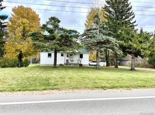 2482 Range Rd, Port Huron, MI 48060