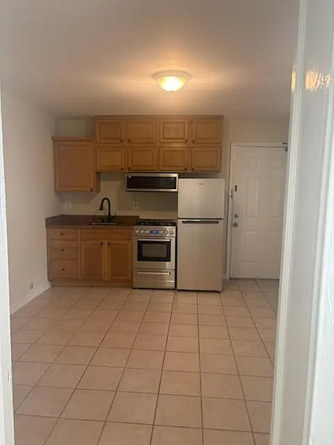 1 bed, 300 sqft, $1,650 — Photo 4