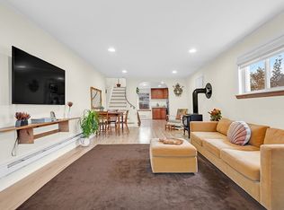 345 Dormans Ct, Far Rockaway, NY 11693